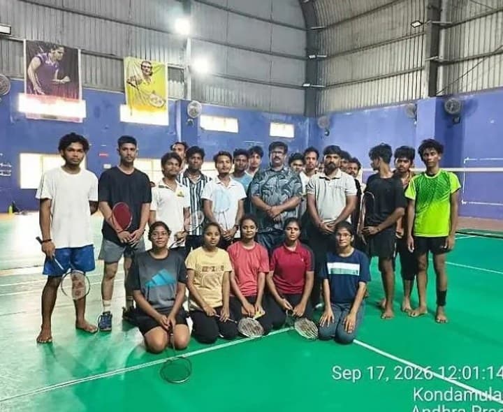 వర్సిటీలో అంతర్ కాలేజీల బ్యాడ్మింటన్ పోటీలు - Udayam