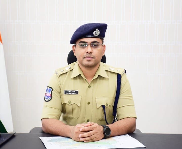 పోలీసుల కృషికి జిల్లా ఎస్పీ అభినందనలు