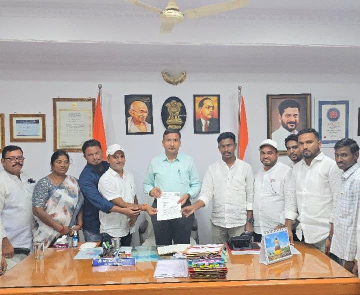 సీసీఐ బకాయిలు వెంటనే చెల్లించాలి - Udayam