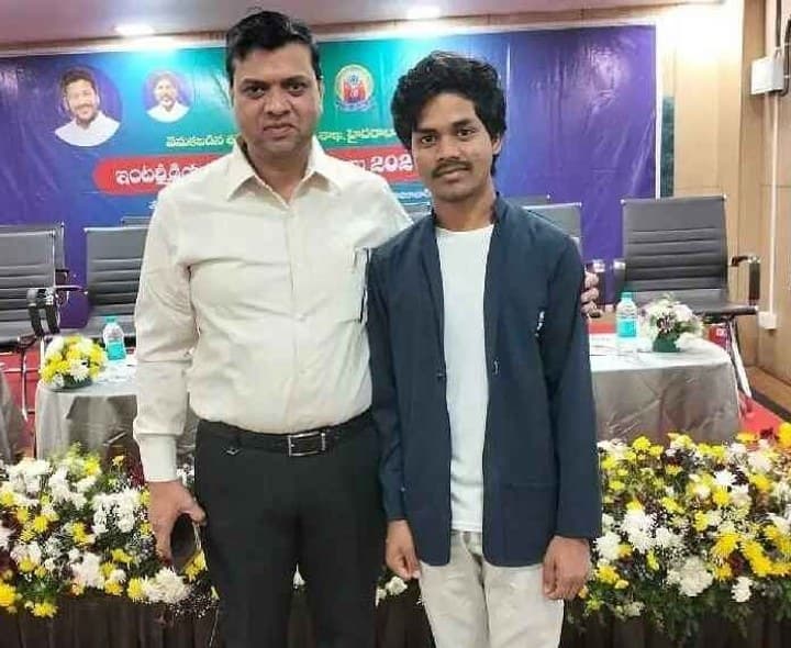 జిల్లా యువకుడికి ఇంటర్నేషనల్ అవార్డు - Udayam