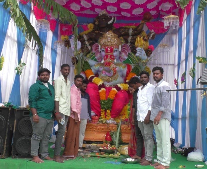 భక్తిశ్రద్ధలతో వినాయక చవితి వేడుకలు - Udayam