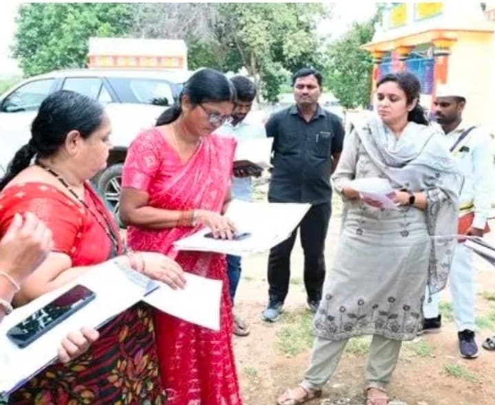 అర్హులందరికీ ఓటు హక్కు - Udayam