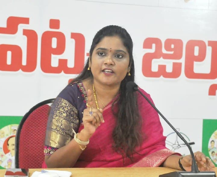 దళితుల భూములు ఆక్రమిస్తే సహించేది లేదు - Udayam