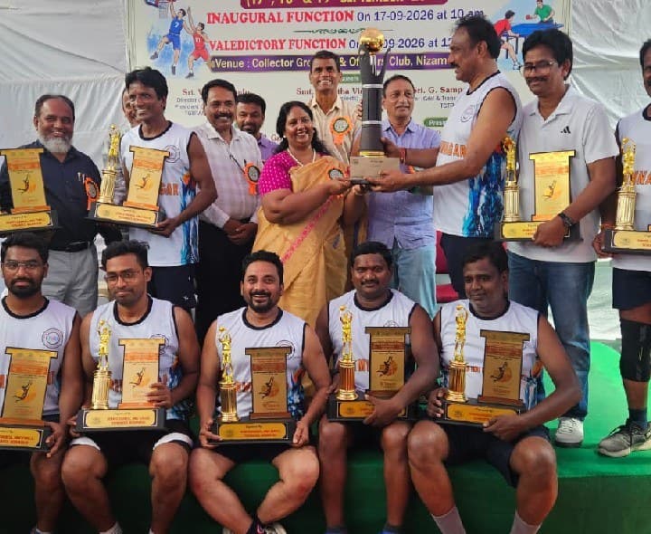 బాస్కెట్బాల్లో కరీంనగర్ ఛాంపియన్ - Udayam