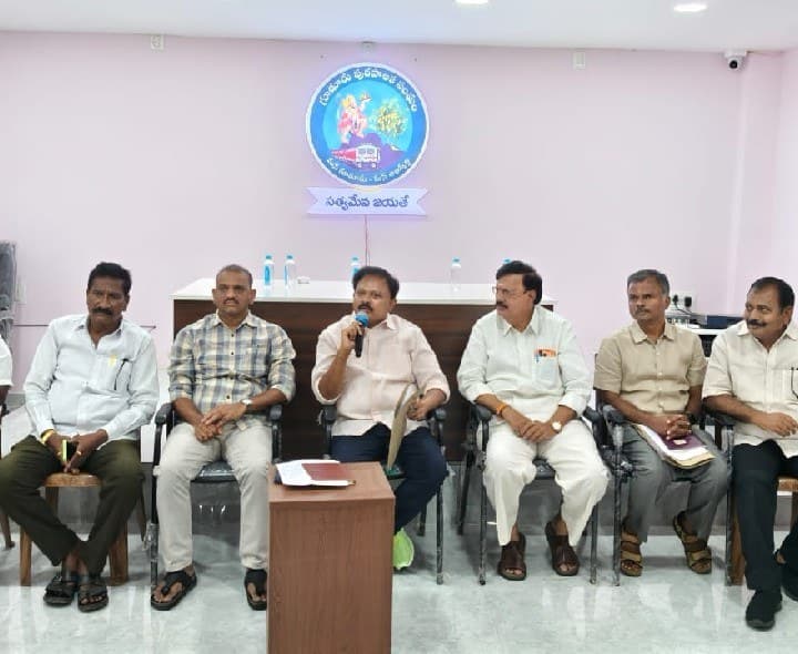 మంచినీరు శానిటేషన్ పై సమీక్షించిన ఎమ్మెల్యే - Udayam