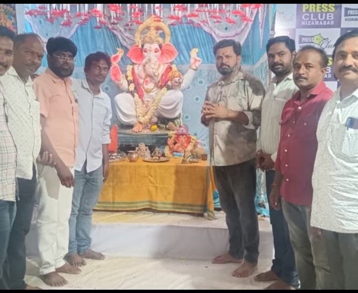 ప్రెస్ క్లబ్ ఆధ్వర్యంలో వినాయకుడికి పూజలు - Udayam