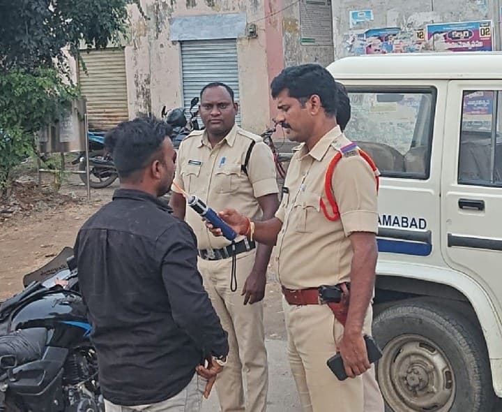 డ్రంక్ అండ్ డ్రైవ్.. రూ.40 వేల జరిమానా - Udayam