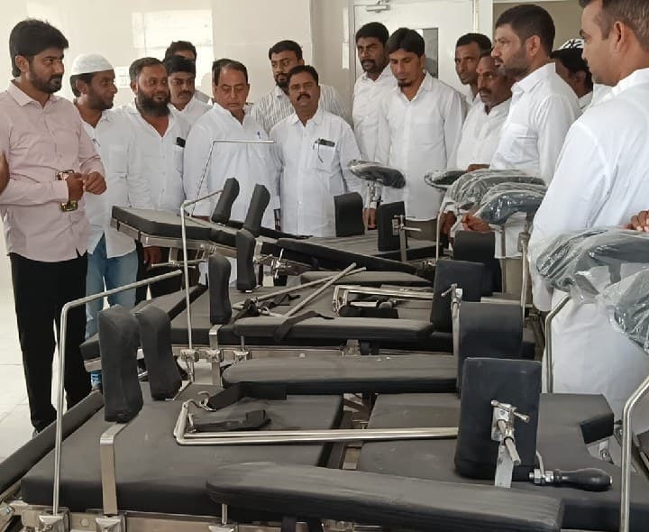 ట్రామా సెంటర్ను ప్రారంభించి ప్రజలకు అందుబాటులోకి తేవాలి - Udayam