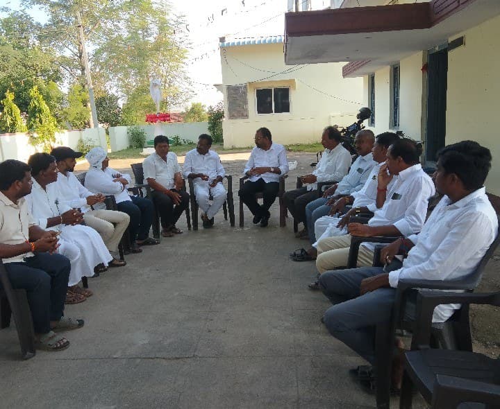 నిర్మల్ మాజీ ఎంపీపీ కుటుంబాన్ని పరామర్శించిన శ్రీహరి రావు - Udayam
