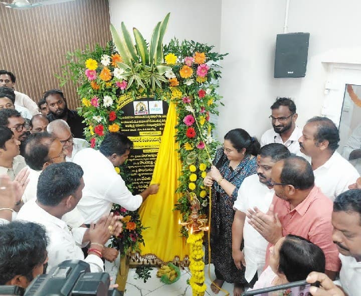 అభివృద్ధి పనులకు శంకుస్థాపన చేసిన ఎమ్మెల్యే - Udayam