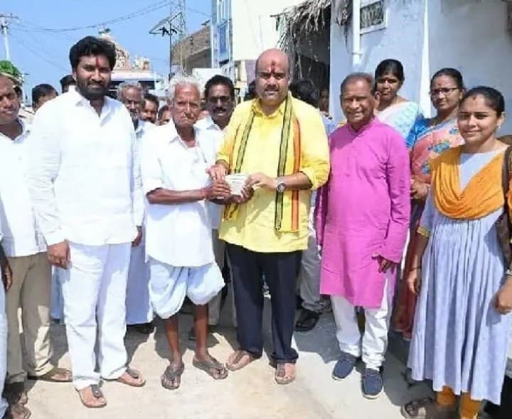 అర్హులందరికీ సామాజిక పింఛన్లు: ఎమ్మెల్యే - Udayam
