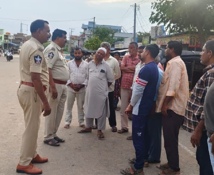 ధర్మవరం ఆర్టీసీ బస్టాండ్లో ఆటో డ్రైవర్లకు కౌన్సెలింగ్ - Udayam