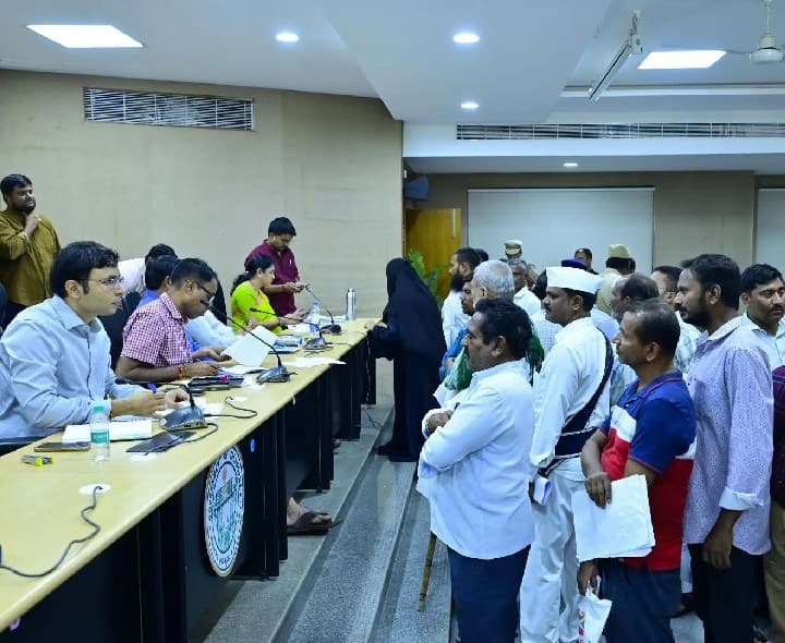 నిజామాబాద్ కలెక్టరేట్లో ప్రజావాణికి 111 ఫిర్యాదులు - Udayam