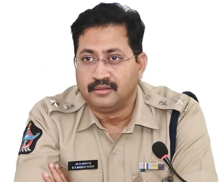 తుఫాన్ పై పోలీసుల అప్రమత్తత - Udayam