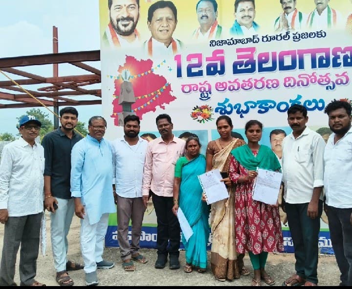 దమ్మన్నపేట్ ఇందిరమ్మ ఇండ్ల లబ్ధిదారులకు మంజూరు పత్రాల అందించిన ఎమ్మెల్యే - Udayam