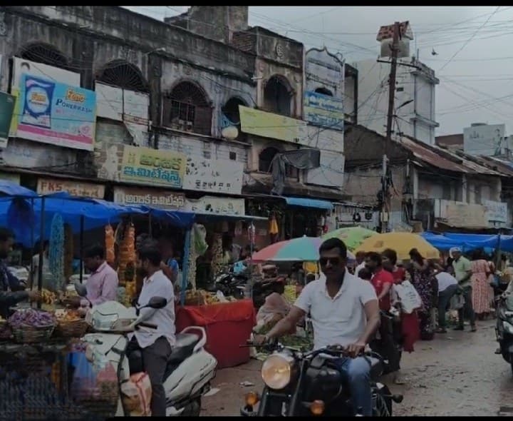 వినాయక చవితి సందర్బంగా భక్తులతో కిటకిట - Udayam