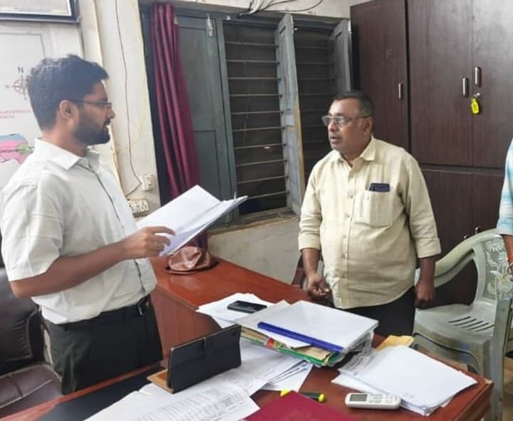 తహసీల్దార్ కార్యాలయాన్ని సందర్శించిన జేసీ - Udayam