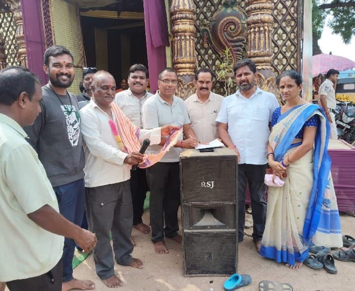 పోరాటానికి మద్దతు తెలపాలని జోల పట్టి భిక్షాటన - Udayam