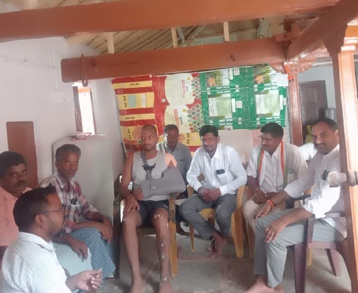 మనోజ్రెడ్డిని పరామర్శించిన కాంగ్రెస్ నాయకులు - Udayam