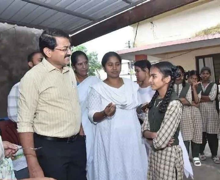 నులిపురుగుల నివారణ కార్యక్రమాన్ని ప్రారంభించిన కలెక్టర్ - Udayam