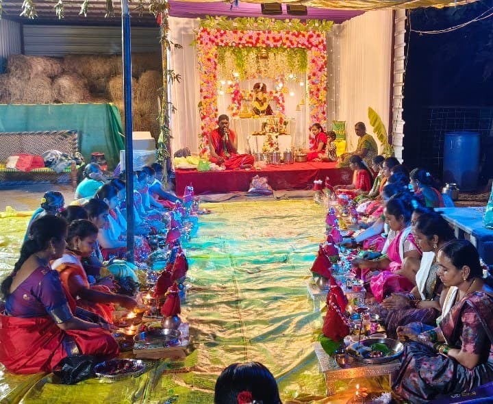 వాల్మార్ట్ గణేష్ మండపం వద్ద ఘనంగా కుంకుమార్చన - Udayam