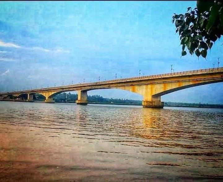 చించినాడ బ్రిడ్జిపై వరుస ఆత్మహత్యలు - Udayam