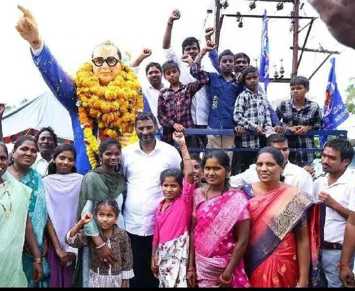 అంబేద్కర్ విగ్రహన్ని ఆవిష్కరించిన ఎమ్మెల్యే - Udayam