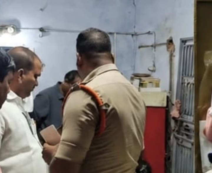 దబారు గ్రామంలో చోరీ - Udayam