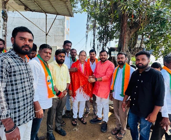 కిసాన్ మోర్చా రాష్ట్ర అధ్యక్షుడికి బీజేవైఎం జిల్లా అధ్యక్షుడి స్వాగతం - Udayam