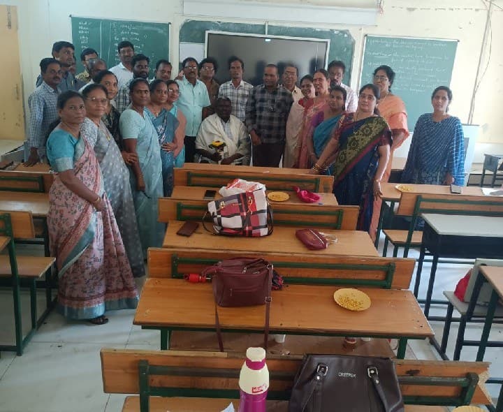 రాష్ర్ట ఉత్తమ ఉపాధ్యాయ పురస్కార గ్రహీత కు సన్మానం - Udayam
