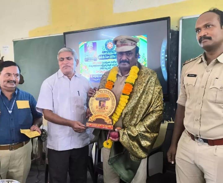 పాలకొల్లులో ఉత్సాహంగా ఎన్ఎస్ఎస్ దినోత్సవం - Udayam