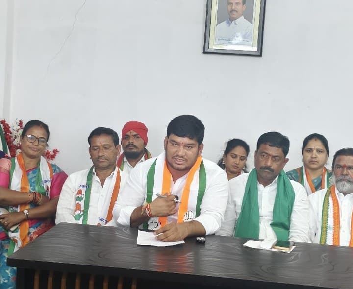 బంజారాల పేరుతో రాజకీయాలు మానుకోవాలి - Udayam