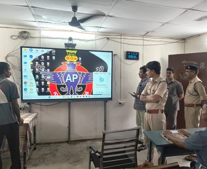 ఆధునిక సాంకేతికత పై పట్టు సాధించాలి - Udayam