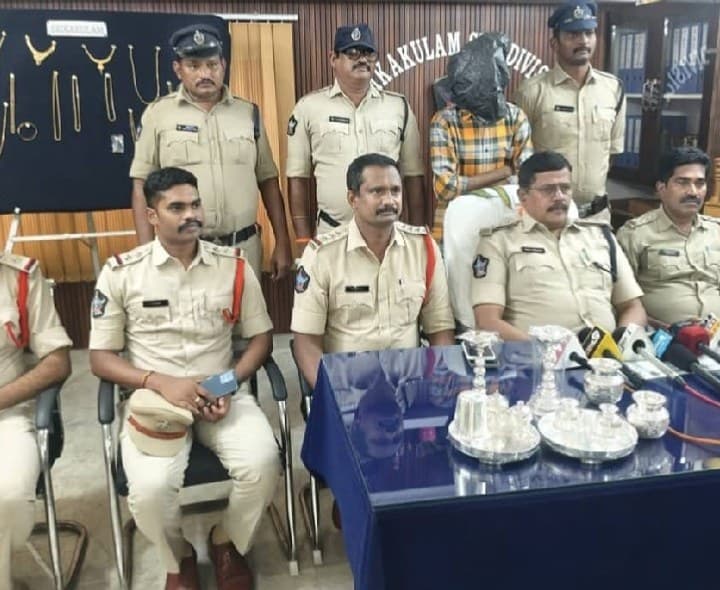 వరుస చోరీలకు పాల్పడుతున్న దొంగ అరెస్ట్ - Udayam