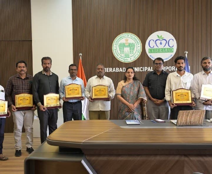 గణేష్ నిమజ్జనం పారిశుద్ధ్య సిబ్బందికి ప్రశంసలు - Udayam