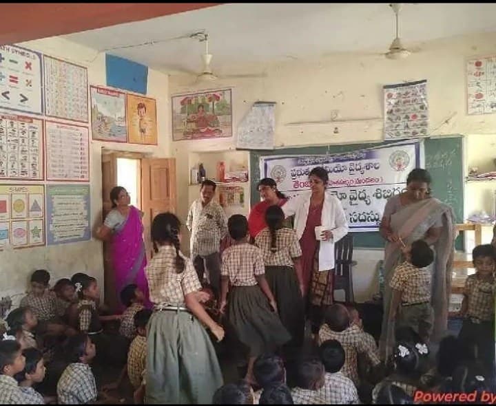 హోమియో మందుల పంపిణీ - Udayam