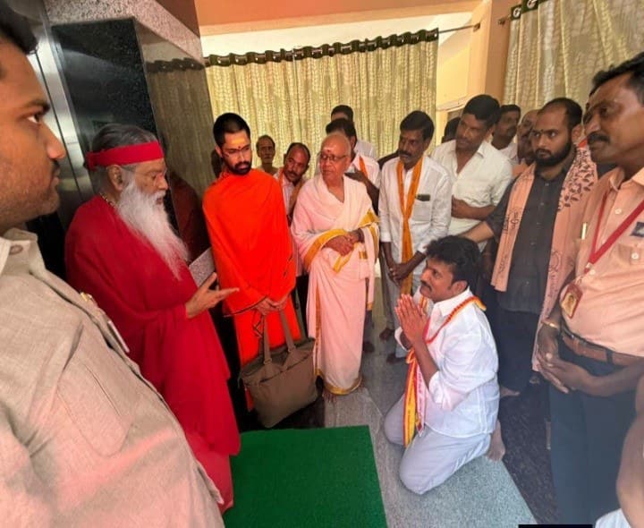 గణపతి సచ్చిదానంద స్వామిని దర్శించుకున్న మాజీ ఎమ్మెల్యే - Udayam