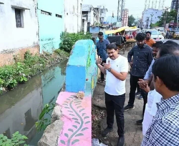 పెద్ద చెరువు కాలువలో ఆటోమేటిక్ వడపోత యంత్రాలు - Udayam