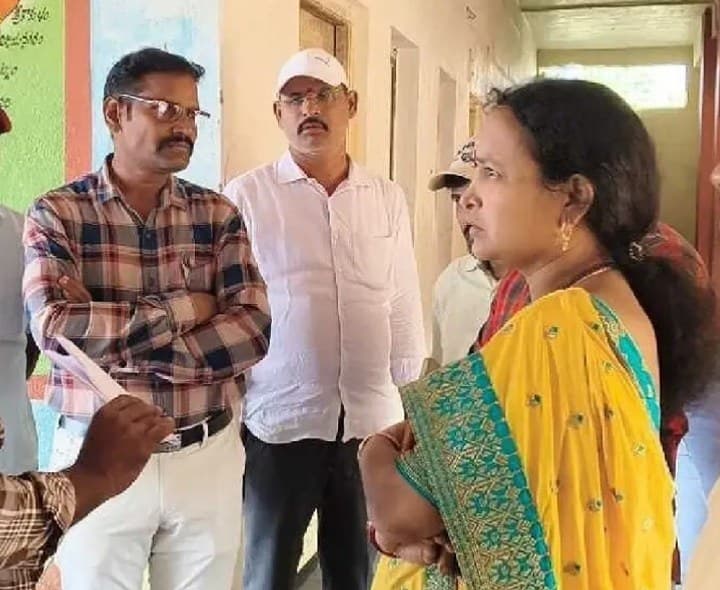 విద్యార్థిని కొట్టిన ఘటనపై పొలిట్ బ్యూరో సభ్యురాలి ఆరా - Udayam