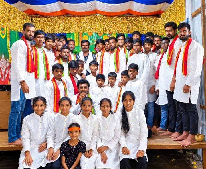 పల్లెటూళ్ళో రూ 88,116 పలికినన లడ్డు వేలం - Udayam