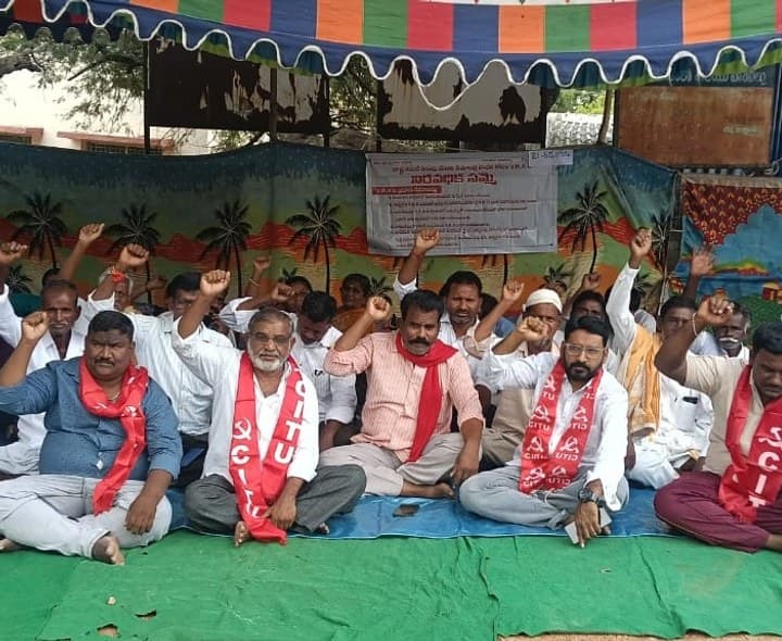 వీఆర్ఏల పోరుబాట ఆరో రోజూ దీక్ష - Udayam