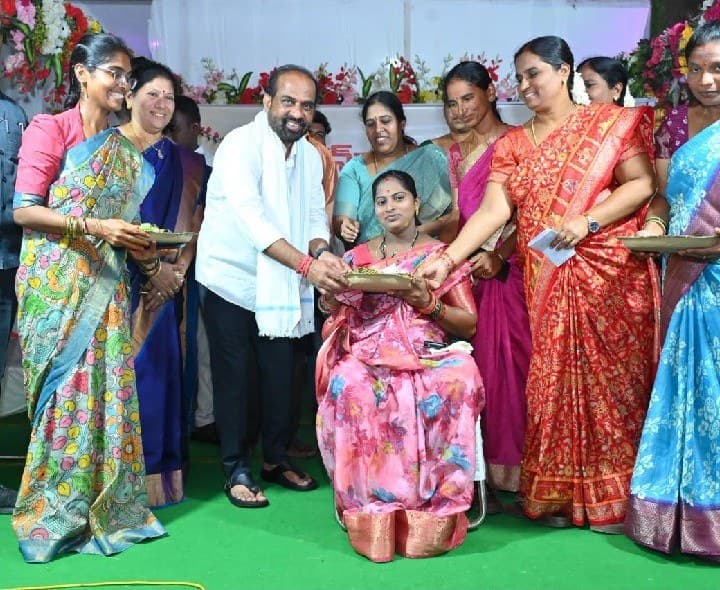 అంగన్వాడి, ఆశా, కార్యకర్తలను సన్మానించిన మంత్రి సత్య కుమార్ - Udayam