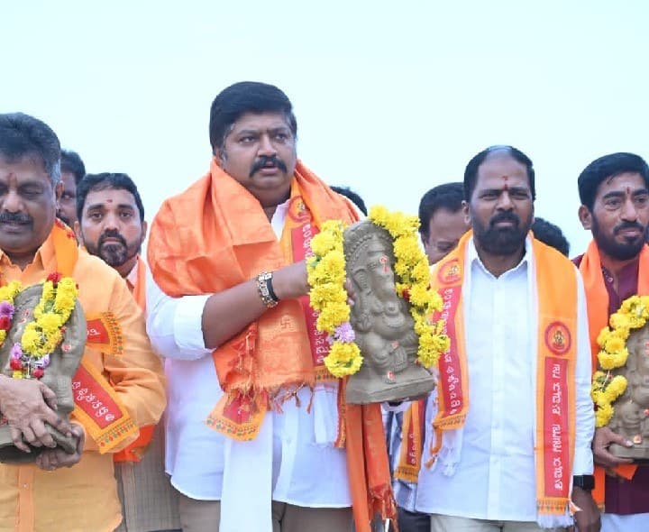భక్తిశ్రద్ధలతో చవితి.. జాగ్రత్తలతో నిమజ్జనం - Udayam