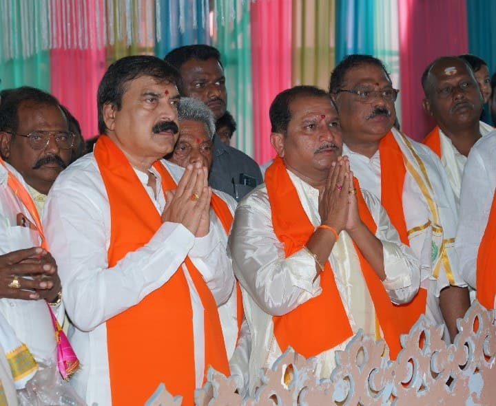 వినాయకుడిని దర్శించుకున్న ఎంపీ, ఎమ్మెల్యే - Udayam