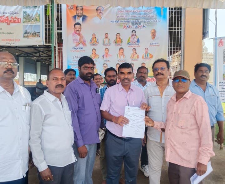 గుడికోట త్రికూటాలయాన్ని చారిత్రక కట్టడంగా పరిరక్షించాలి - Udayam