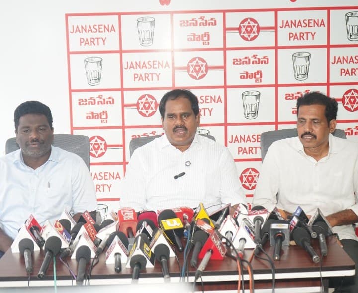 విశాఖ అభివృద్ధిని చూసి ఓర్వలేక వైసీపీ తప్పుడు ప్రచారం - Udayam