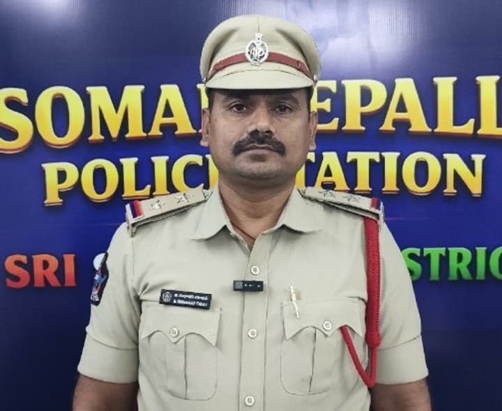 నకలుగుట్ట కాలనీ స్థల వివాదంపై శాంతియుతంగా ఉండాలి - Udayam