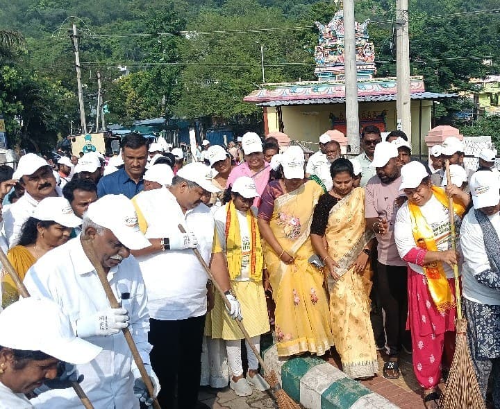 గంగినేని చెరువు వద్ద స్వచ్ఛత హై సేవ కార్యక్రమం - Udayam