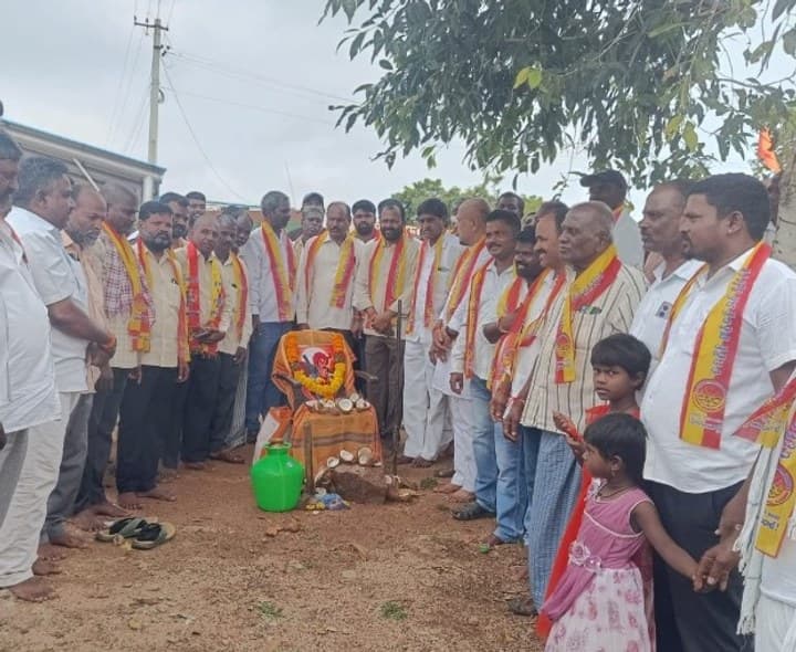 పండుగ సాయన్న విగ్రహ ప్రతిష్ఠాపనకు ఘనంగా భూమిపూజ - Udayam