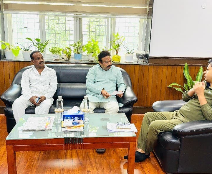 నవ కంటోన్మెంట్ నిర్మాణంపై సీఈఓతో శ్రీగణేష్ భేటీ - Udayam